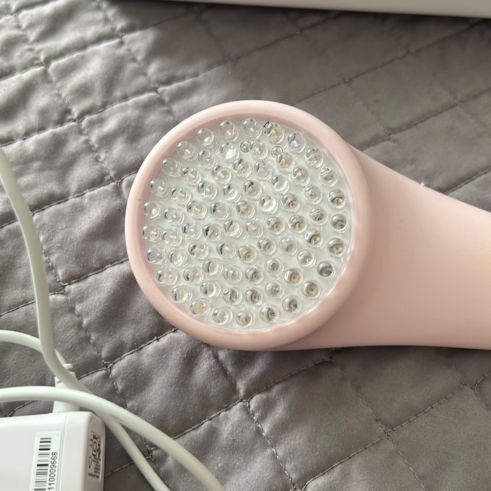 LightStim red light for wrinkles! 💁🏼‍♀️